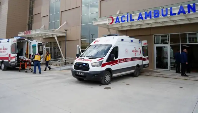 Erzincan'da Feci Kaza: Bir Can Gitti, Üç Kişi Yaralandı