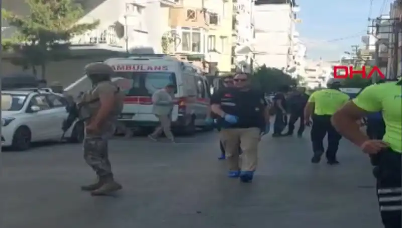 İzmir’de Karakola Silahlı Saldırı: İki Polis Şehit, Bir Alet Yaralı
