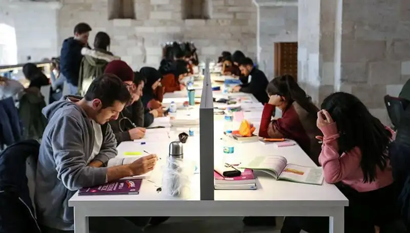 Üniversiteler 2023-2024 Eğitim Yılı Başlangıç Tarihlerini Duyurdu!