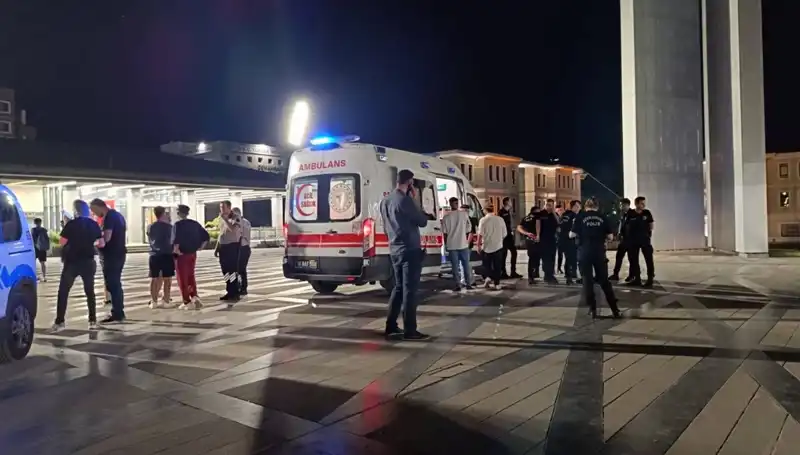 14 Yaşındaki Çocuk Dehşet Saçtı: Şehir Mültecilerle Kargaşaya Girdi