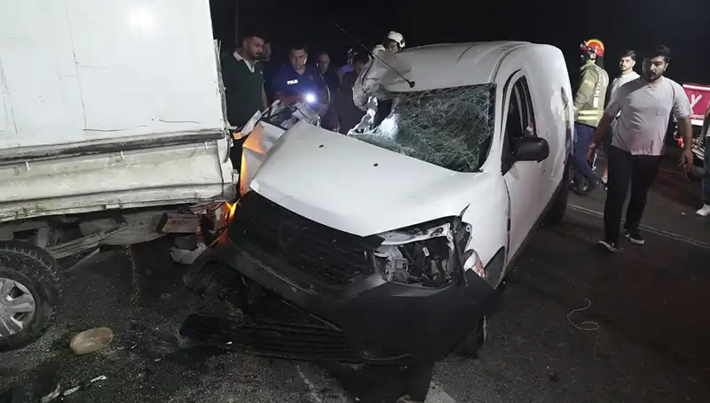 İstanbul'da Trafik Kazası: 3 Yaralı, Olay Yerinde Gergin Anlar!